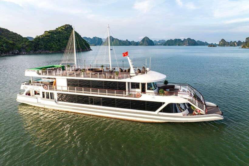 1-Day Tour Explore Unesco-recognized Ha Long Bay on Cruise - Lunch with limestone islands sliding past