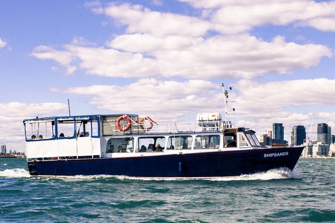 1-Hour Toronto Harbour Tour with Live Narration - Hanlan’s Point and the Toronto Islands