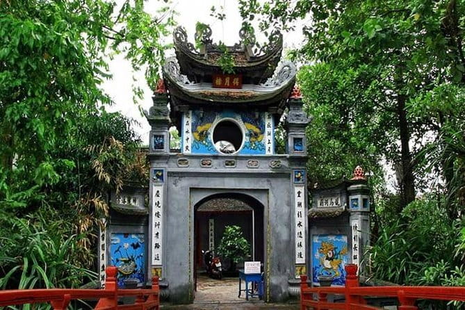 1 night cruise selection over Halong, Bai Tu Long or Lan Ha Bay - Bai Tu Long Bay: the quieter choice