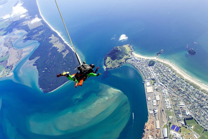 15,000ft Tandem Skydive in Bay of Plenty - What the views are really worth