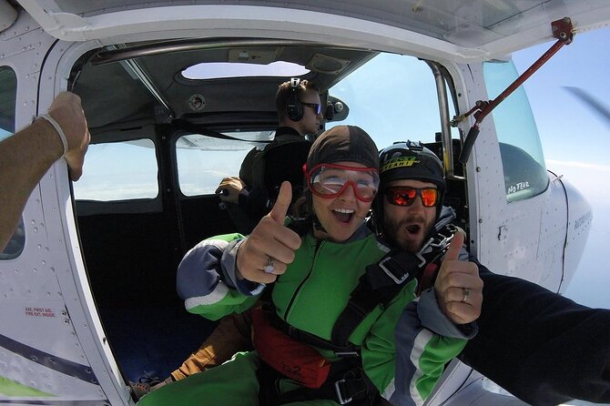15,000ft Tandem Skydive in Bay of Plenty - Price, timing, and what you receive