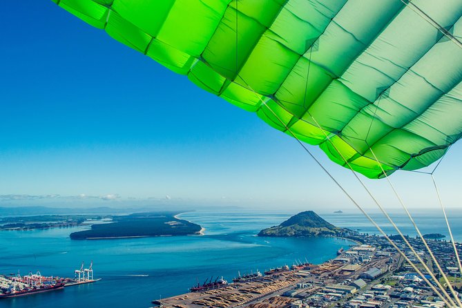 15,000ft Tandem Skydive in Bay of Plenty - The flight up to 15,000 feet