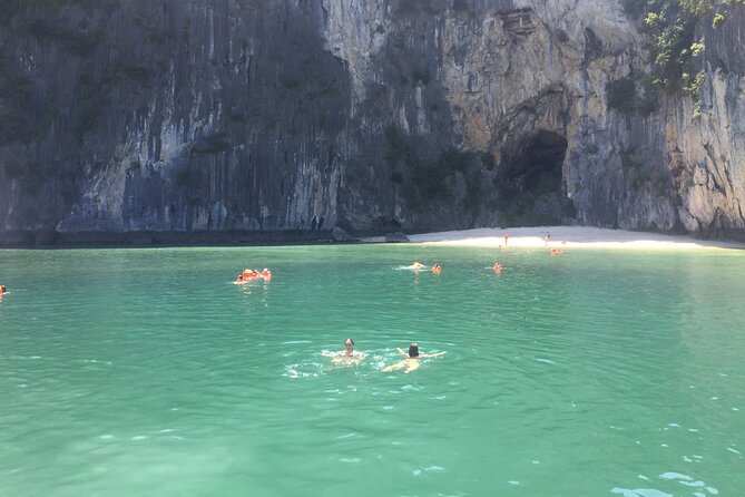 2-Day cruise in Lan Ha bay and Ha Long with plankton excursion - Why the plankton makes this cruise different