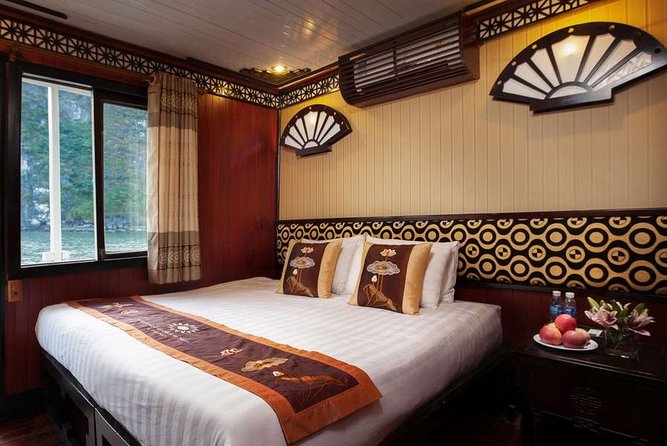 2-day Ha Long Bay Cruise included Transfer, Kayking and Swimming - Day two: Sung Sot Cave and the final bay views