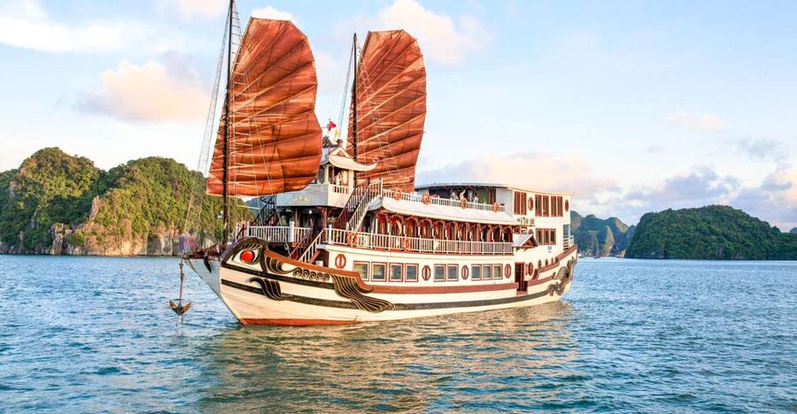 2-Day Royal Palace Ha Long Bay & Ti Top Island Cruise - Why two days make a difference in Ha Long Bay
