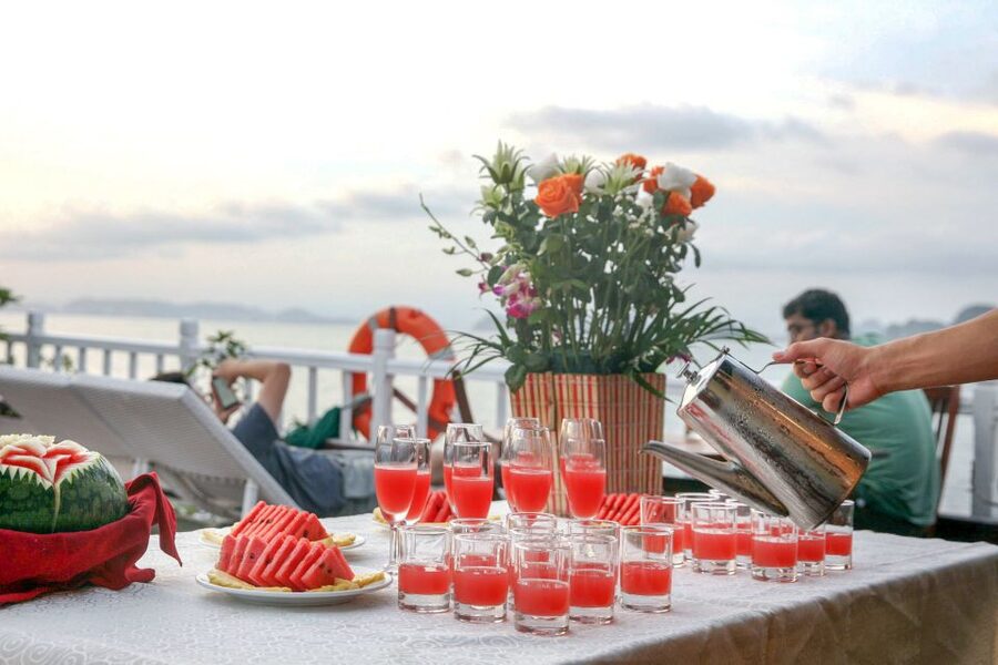 2-Day Royal Palace Ha Long Bay & Ti Top Island Cruise - How the guides shape the experience
