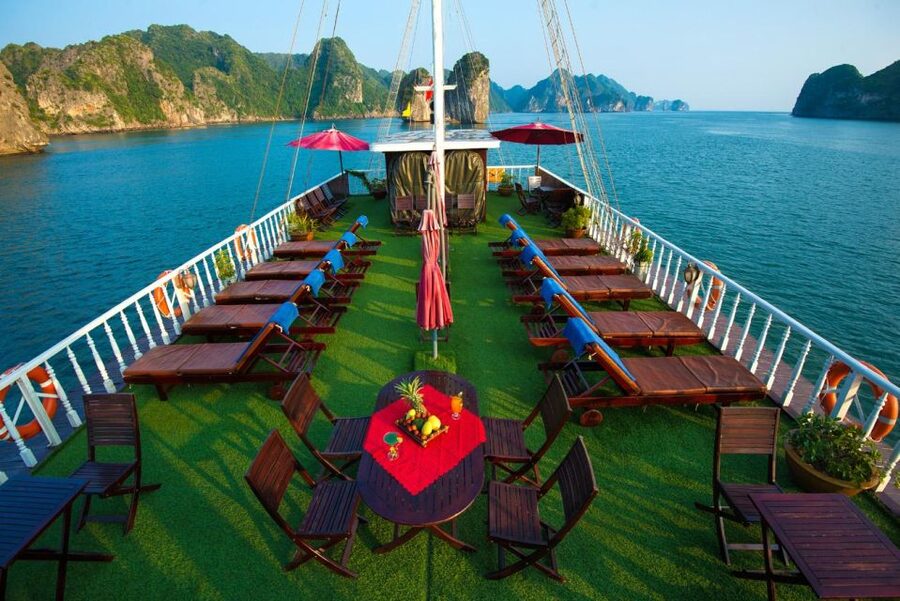 2-Day Royal Palace Ha Long Bay & Ti Top Island Cruise - From Hanoi to Tuan Chau Port