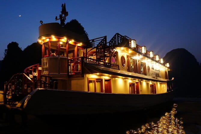 2 Days 1 Night Luxury Cruise Travel in Ha Long Bay - A night in a private cabin with balcony