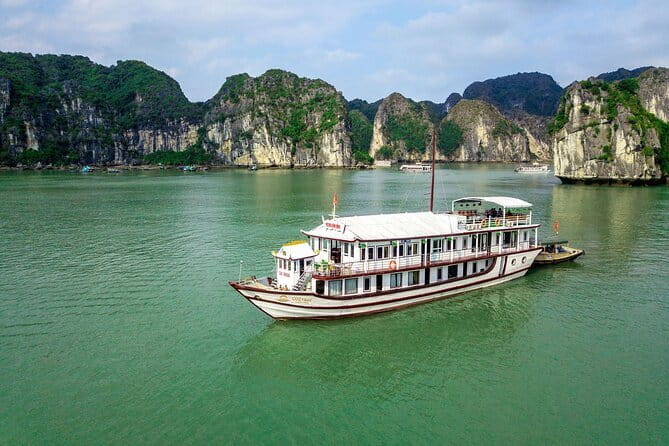 2 Days 1 Night Visit Lan Ha Bay - Classic 3 cabins cruise - Farewell lunch and the return to Cat Ba town