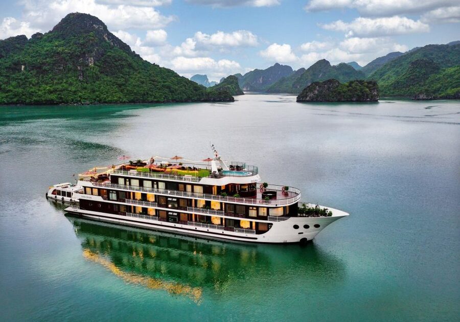 2 Days Halong 5 Stars Cruise with Free Pickup from Hanoi - Food, service, and the people who shape the trip