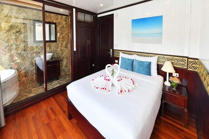 2 Days Halong Bay - Halong Sapphire Cruise - Kayaking, swimming, and the limits of the schedule