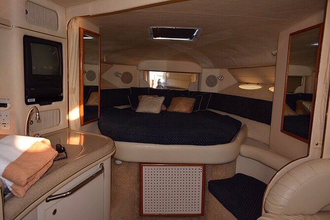 2-hour Private Sunset Cruise on a luxury yacht in Cancun Bay 25P18 - The boat: spacious on paper, but inspect your expectations