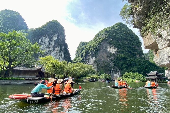 2Day-1Night: Hanoi-Ninh Binh-Ha Long Bay-Overnight in Tam Coc - Mua Cave and the 500-step climb