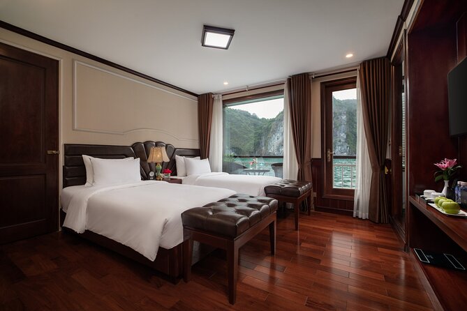 3-Day 5-Star Cruise: Explore Lan Ha Bay & Viet Hai Village - Day 3: Dark and Bright Cave before breakfast and checkout