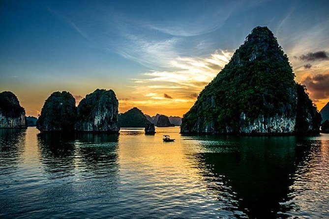 3-Day Luxury Bai Tu Long Bay Cruise on the Dragon Pearl Junk Boat - Food, cabins, and onboard comfort