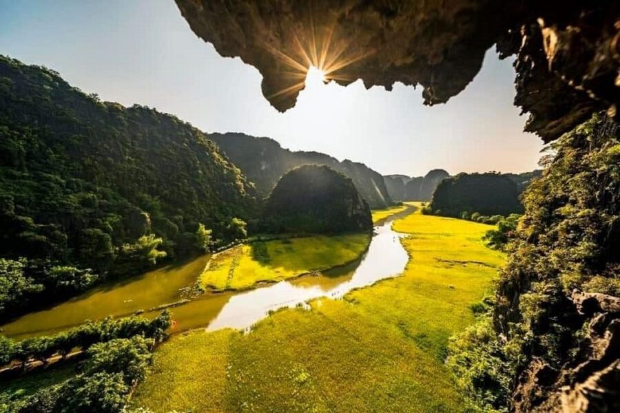 3-Day Ninh Binh Bungalow & Ha Long Bay 5 Star Cruise - Hoa Lu and the bicycle ride through Ninh Binh