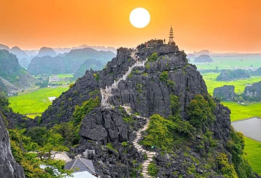 3-Day - Ninh Binh - Lan Ha Bay 5-Star Cruise & Balcony - Day one: Hanoi to Hoa Lu and the old royal capital