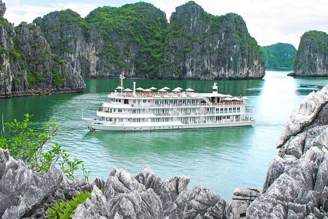 3 Days,2Nights Halong Bay & Gulf of Tonkin 5 Star Cruise - Day one: floating villages and the first evening onboard