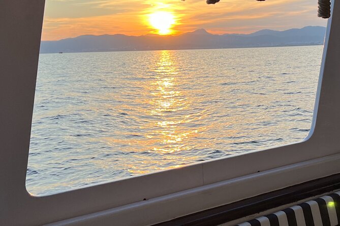 3-hour boat trip at sunset in the bay of Palma - Sailing past Palma’s beaches and sea caves