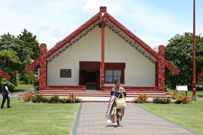5-Day Bay of Islands, Auckland, Hobbiton, Rotorua & Waitomo Tour - What the $1,362.16 price covers