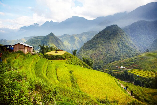 5-Day North Vietnam: Sa Pa - Ninh Binh - Halong Cruise from Hanoi - Day 1: Hanoi to Sapa and a Black Hmong village