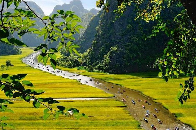 5-Day Northern Vietnam Tour: Hanoi - Ninh Binh - Halong Bay - Day 3: Sunrise, a pearl farm, and the return to Hanoi
