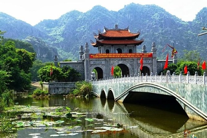 5-Days Package Northern Vietnam Hanoi - Ninh Binh - Ha Long Bay Tour - Mua Cave and the nearly 500-step climb