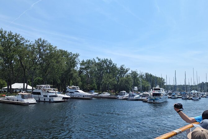 60-Minute Toronto Sightseeing Harbour Tour - At a glance