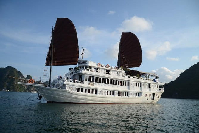 7 Days 6 Nights Special Package Hanoi - Halong - Sapa with Hotel 4 Star - Day 1: A simple arrival in Hanoi