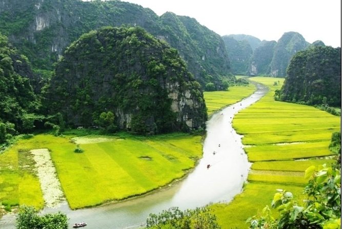 8-Day Discover Northern Vietnam Highlight: Hanoi - Ninh Binh - Sapa - Halong Bay - Halong Bay after a night on the rails