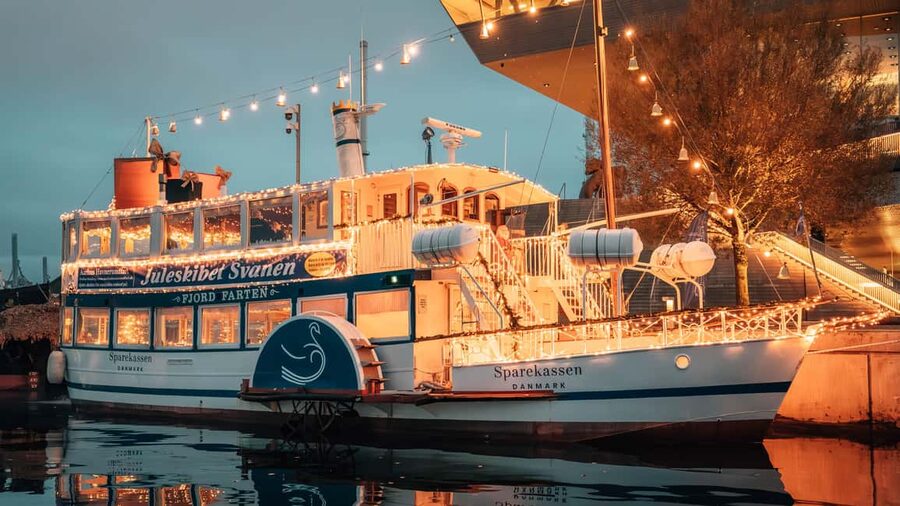 Aarhus: Guided Harbor Cruise with Iconic Landmarks & Aarhus - Aarhus Ø and the Lighthouse