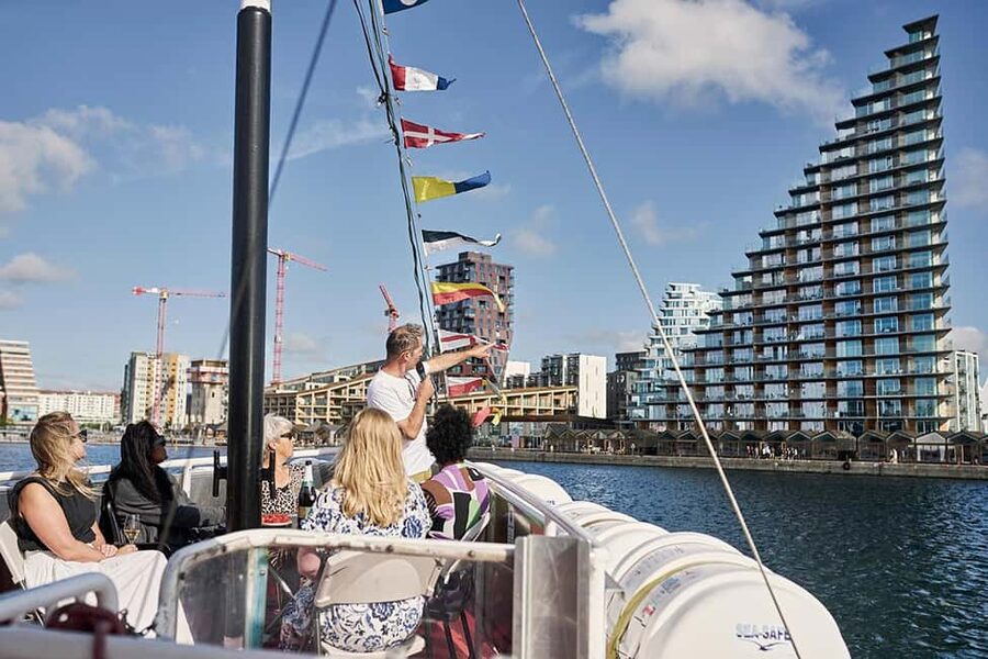 Aarhus: Harbour Cruises with local guide - Tugboat Jacob and Aarhus’s working waterfront