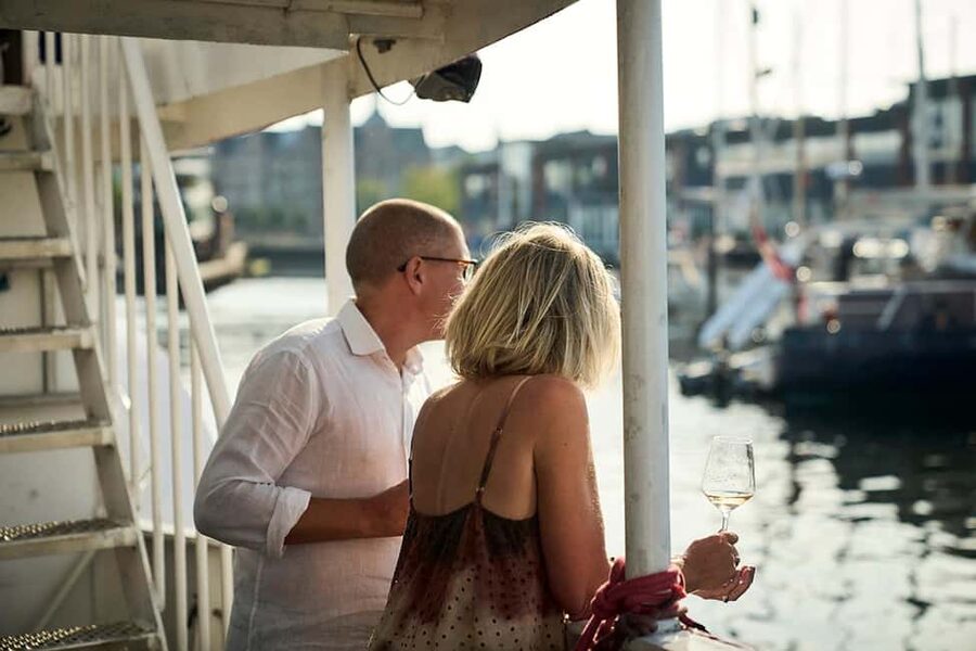 Aarhus: Harbour Cruises with local guide - Wall art and buildings with strong personalities