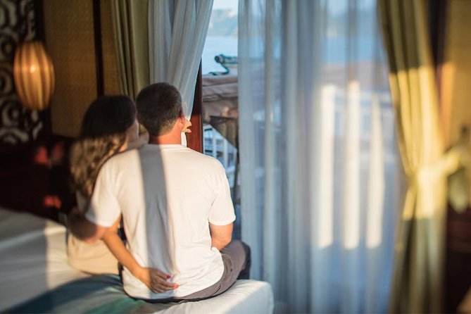 All inclusive Bhaya 2-Day Halong Bay Tour - Day one: Trinh Nu Cave and life on the water