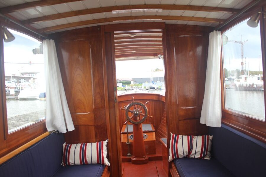 Antwerp: Private Old Harbour Boat Tour Incl. Drinks & Snacks - Bonaparte Dock and Willemdok