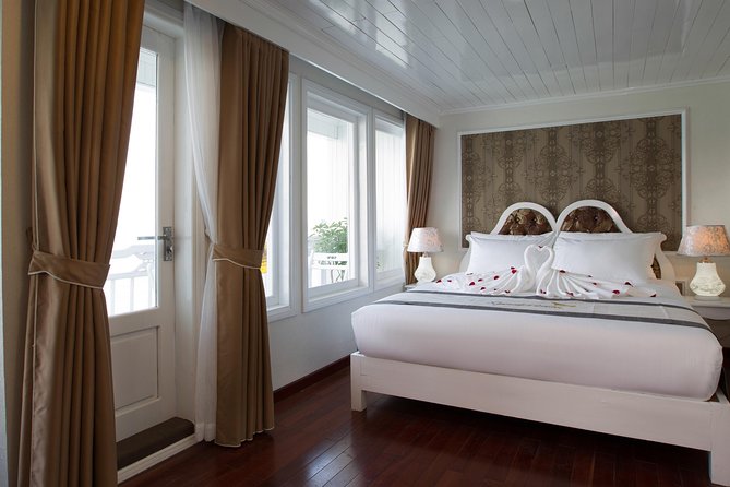 Bai Tu Long bay Luxury Cruise 2D/1N: Less touristy places, Kayaking, full meals - Who should book this cruise?