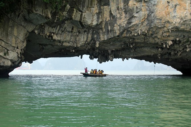 Bai Tu Long boutique & budget cruise 2D: Kayaking, swimming at pristine palaces - The cooking class and an evening on the boat