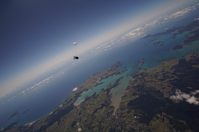 Bay of Islands: 18,000ft Skydive - Getting to the drop zone in Kerikeri