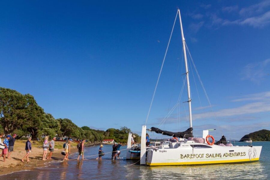 Bay of Islands 2-Hour Sundowner Evening Sailing Cruise - How the crew shapes the experience