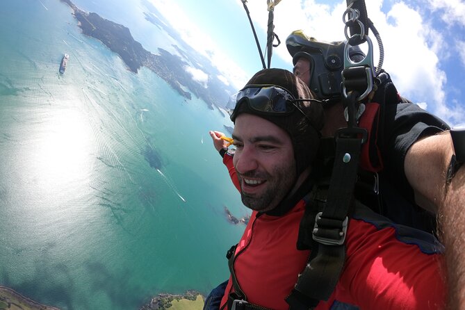 Bay of Islands: 9000ft Skydive - Great Islands, Rock Arches, and Northern Horizons