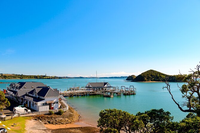 Bay of Islands Discovery Experience from Auckland incl. Hole In The Rock Cruise - Hundertwasser’s bright stop in Kawakawa