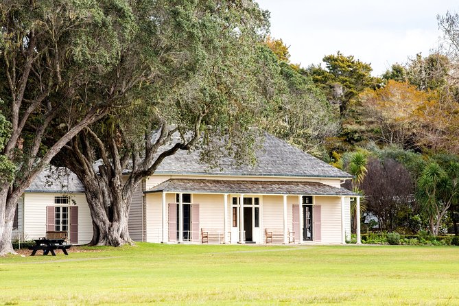 Bay of Islands Heritage Experience from Auckland incl. Waitangi & Russell - A quick stop in Kawakawa