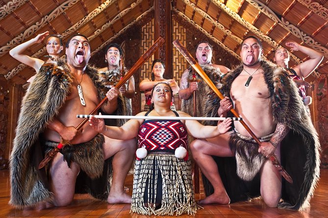 Bay of Islands Heritage Experience from Auckland incl. Waitangi & Russell - The road north from Auckland