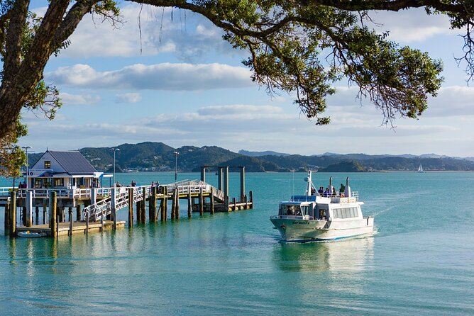 Bay of Islands Scenic Tour - A half-day route that connects both sides of the bay