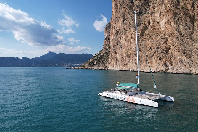 Bay trip in Calpe or Altea with a sailing catamaran - Boarding, seating, and the need for patience