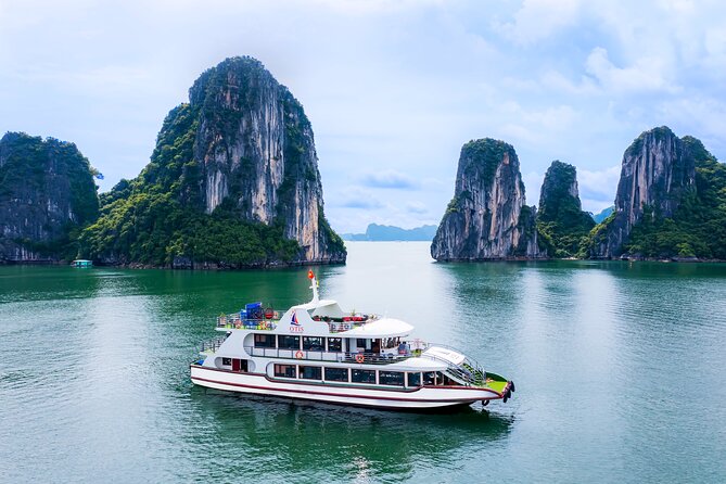 Best Halong 5 star Day Trip, inclusive,buffet,cave,kayak,transfer - The afternoon cruise and sunset party