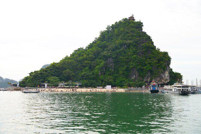 Best Halong Bay 2D1N Cruise : Supprising Cave, Titop Island,Kayak - Key points at a glance