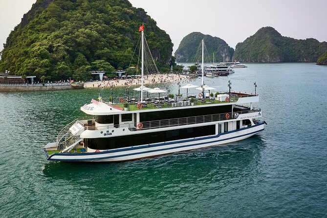 BEST SELLER - Halong 5 Star Day Cruise: Buffet, Wine & Jacuzzi - A long but efficient day from Hanoi