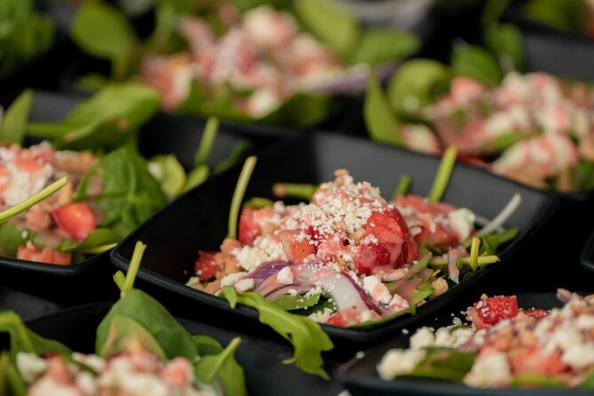Big Island Historical Dinner Cruise to Kealakekua Bay - What the crew adds to the evening