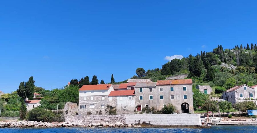 Boat tour from Zadar: Preko – Hidden Bay – Ošljak - What the skipper adds to the day